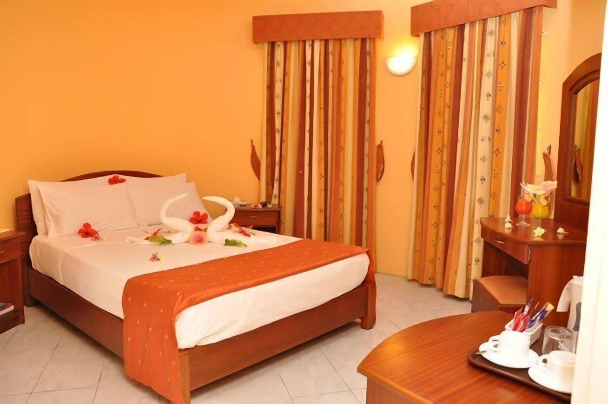Gold Beach Resort Flic en Flac Bagian luar foto