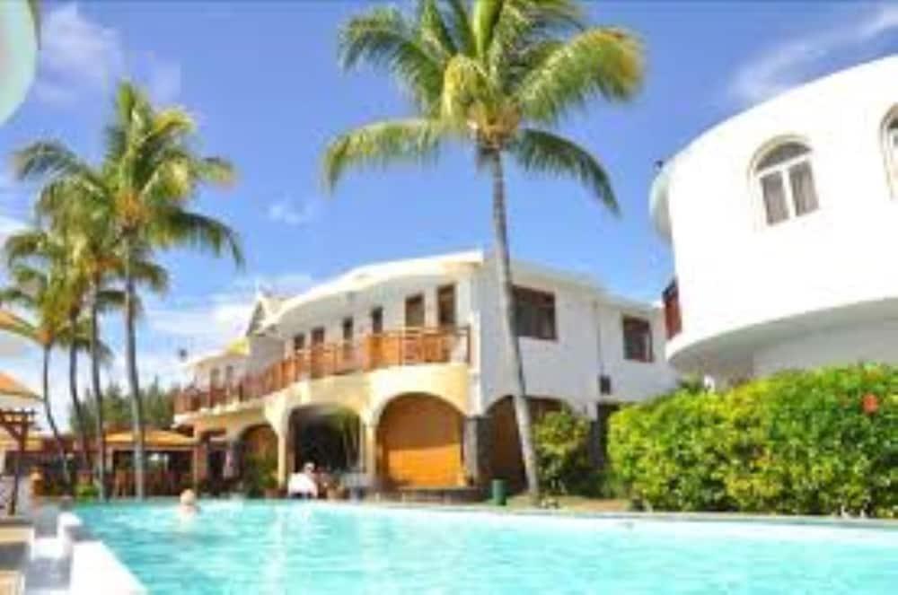 Gold Beach Resort Flic en Flac Bagian luar foto