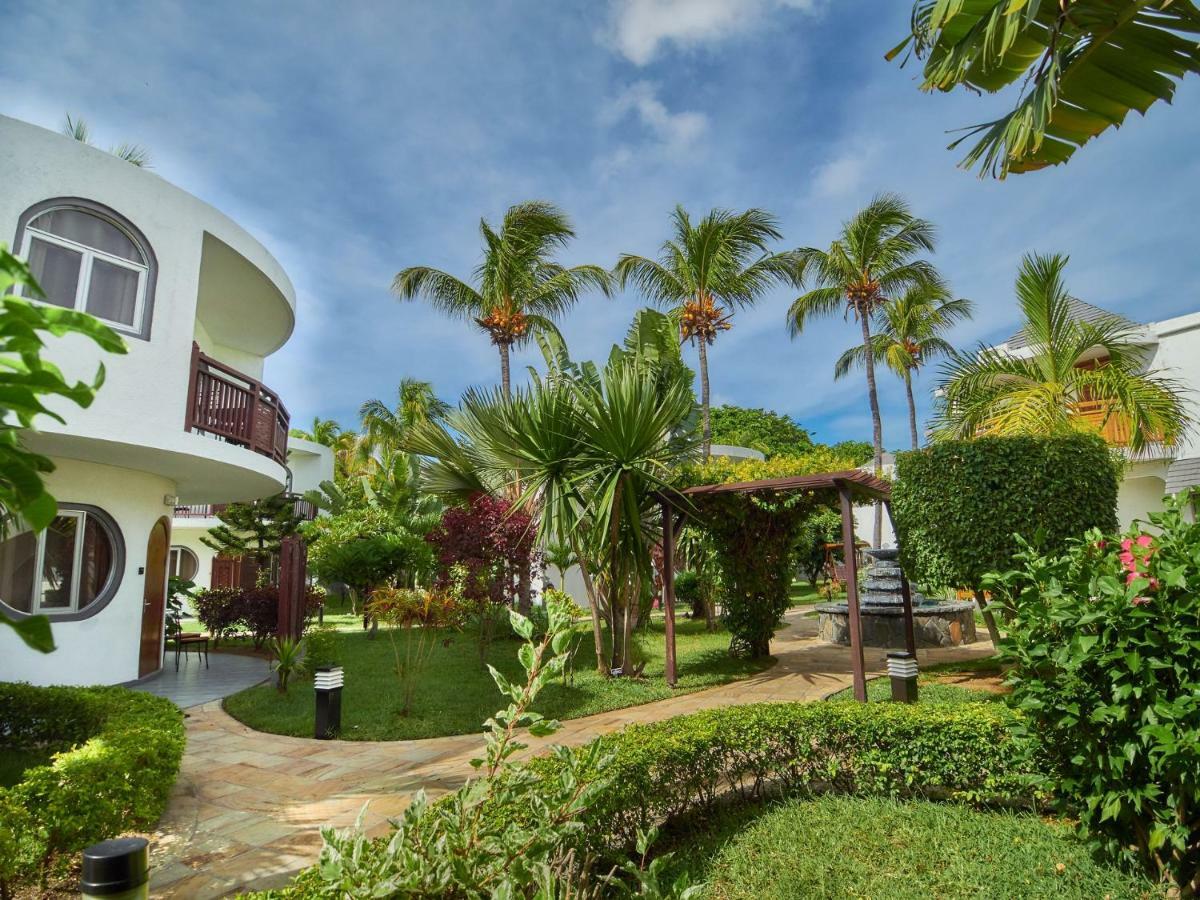 Gold Beach Resort Flic en Flac Bagian luar foto