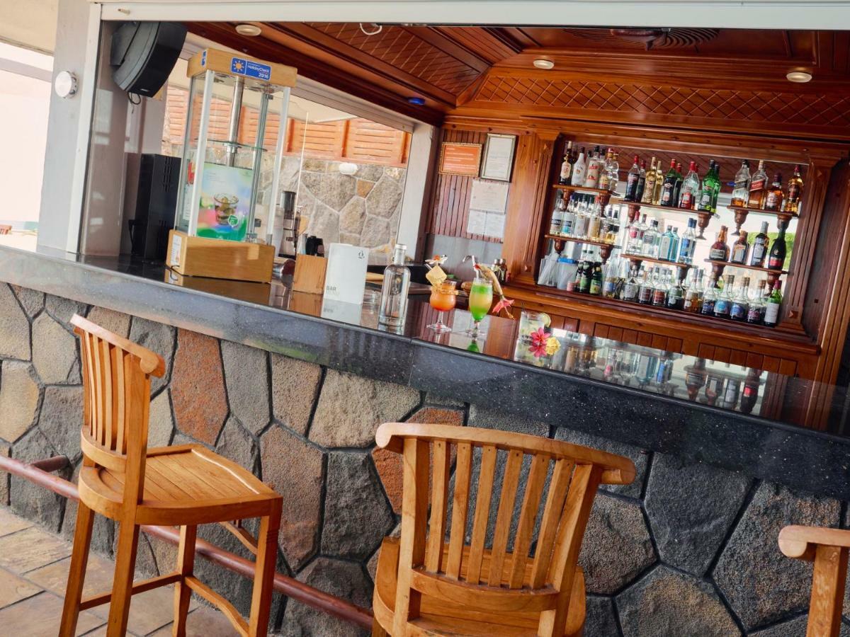 Gold Beach Resort Flic en Flac Bagian luar foto
